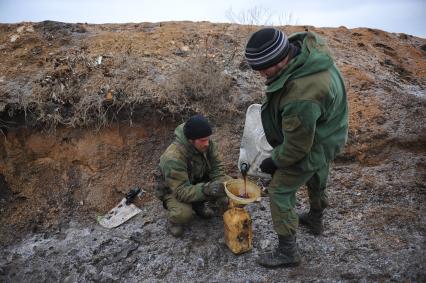 Украина. Донецкая область. Ополченцы, бойцы отряда `Викинг` на позициях.