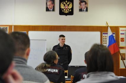 Москва. Сотрудники туристической полиции проходят подготовку, включающую курсы иностранных языков и правила общения с туристами.