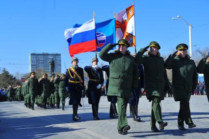 Евпатория. Церемония вручения Боевого знамени 40-му отдельному командно-измерительному комплексу войск воздушно-космической обороны на центральной площади.