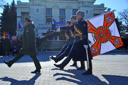 Евпатория. Церемония вручения Боевого знамени 40-му отдельному командно-измерительному комплексу войск воздушно-космической обороны на центральной площади.