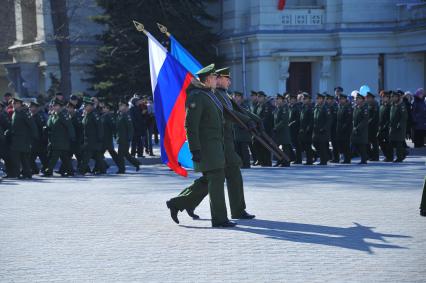 Евпатория. Церемония вручения Боевого знамени 40-му отдельному командно-измерительному комплексу войск воздушно-космической обороны на центральной площади.