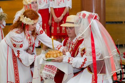 Самара. Традиционная белорусская свадьба прошла в Доме Дружбы народов.