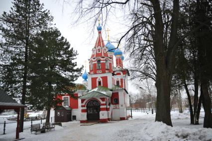 Ярославская область, г. Углич. Вид на церковь Дмитрия на крови.