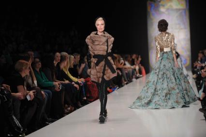 Москва. Российская Неделя моды `Mercedes-Benz Fashion Week Russia` в ЦВЗ `Манеж`. Показ коллекции Igor Gulyaev.