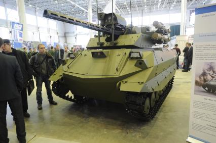 Московская область. г. Кубинка. Боевой многофункциональный робототехнический комплекс `Уран-9` на выставке, открывшейся в рамках первой военно-научной конференции `Роботизация Вооруженных Сил РФ` в военно-патриотическом парке культуры и отдыха ВС РФ `Патриот`.