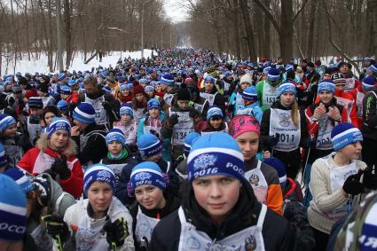 Нижний Новгород. Участники всероссийской массовой лыжной гонки `Лыжня России - 2016`.