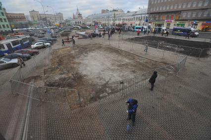 Москва.  После сноса торговых павильонов, признанных самостроем, у станции метро `Марксистская`.