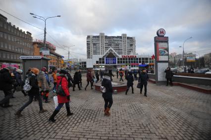 Москва. После сноса торговых павильонов, признанных самостроем, у станции метро `Марксистская`.