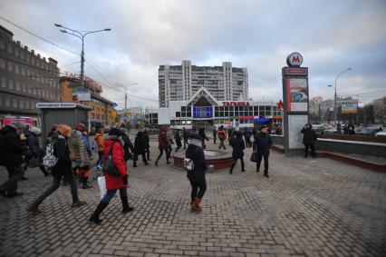 Москва.  После сноса торговых павильонов, признанных самостроем, у станции метро `Марксистская`.