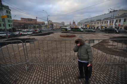 Москва.  После сноса торговых павильонов, признанных самостроем, у станции метро `Марксистская`.