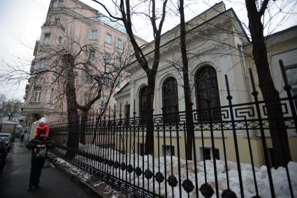 Москва. Особняк 12-14 в Малом Власьевском переулке, упомянутый писателем М. Булгаковым в своем романе `Мастер и Маргарита`.