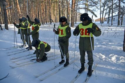 Новосибиркс. Занятия с курсантами из Африки в Новосибирском высшем военном командном училище.