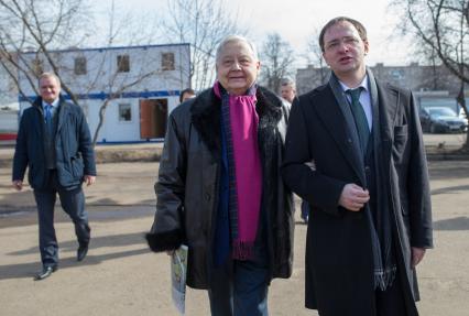 Москва. Художественный руководитель Московского художественного театра (МХТ) имени А.П.Чехова Олег Табаков (слева) и министр культуры РФ Владимир Мединский на церемонии закладки капсулы в честь начала строительства филиала МХТ им.Чехова на пересечении проспекта Андропова с Нагатинской улицей.