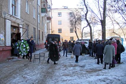 Уфа. Церемония прощания с Флоридой Хакиевной Рамазановой, мамой певицы Земфиры Рамазановой, скончавшийся в минувшие выходные.