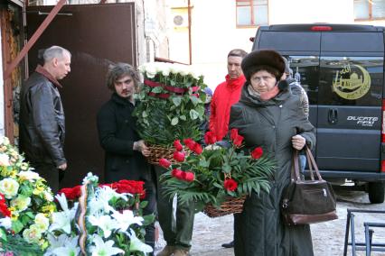 Уфа. Церемония прощания с Флоридой Хакиевной Рамазановой, мамой певицы Земфиры Рамазановой, скончавшийся в минувшие выходные.