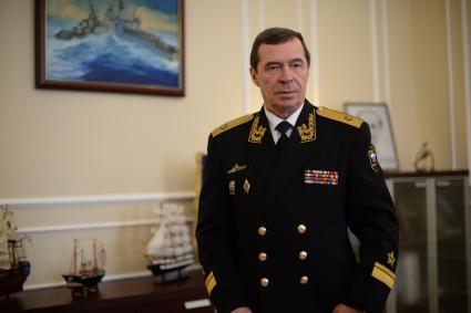 Москва. Контр-адмирал Владимир Богдашин, командир строжевого крейсера `Беззаветный`, протаранившего в 1988 г. американский крейсер `Йорктаун`.