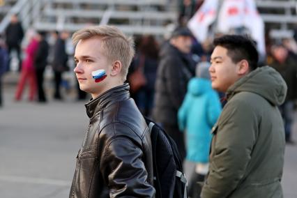 Саратов. Праздничный митинг в честь годовщины воссоединения Крыма и Севастополя с Россией.