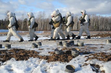 Московская область, г. Наро-Фоминск. 4-я гвардейская танковая Кантемировская дивизия.  Военнослужащие  во время учений.