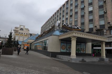 Москва. Закрытие ТЦ `Пирамида`, расположенного на Тверской улице.