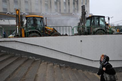 Москва.  Снос торгового центра `Пирамида`, признанного объектом самовольного строительства,  на Тверской улице.