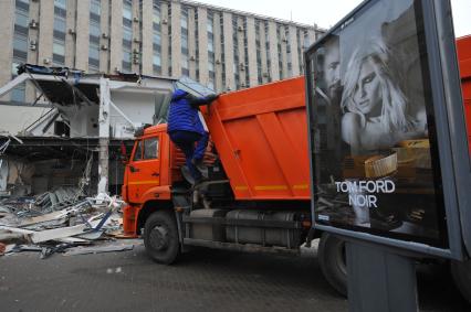 Москва.  Снос торгового центра `Пирамида`, признанного объектом самовольного строительства,  на Тверской улице.