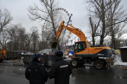 Москва.   Снос аттракционов и прилегающих к ним строений на ВДНХ.