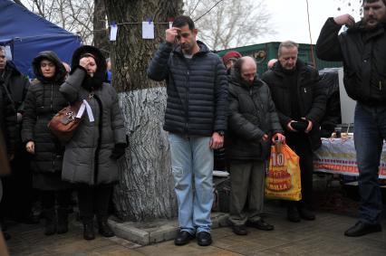 Москва. Перед концертом Дмитрия Певцова, посвященного дню рождения программы `Возвращение`, участники прочитали молитву.