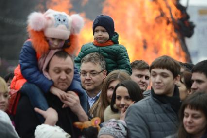 Ставрополь. Губернатор Ставропольского края Владимир Владимиров с семьей  во время празднования Широкой Масленицы.