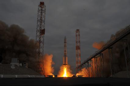 Байконур. С космодрома `Байконур` стартовала ракета-носитель `Протон-М` с первой российско-европейской станцией для поиска жизни на Марсе. Совместный проект Роскосмоса и Европейского космического агентства назвали `Экзомарс-2016`.