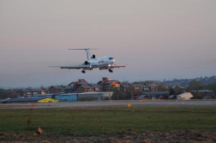 Иркутск. Самолет Airbus  A320  Уральских авиалиний  (Ural Airlines).