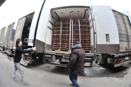 Москва. Партия сирийских цитрусовых поступила на оптовые базы.