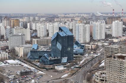 Москва.  Самый знаменитый  `недострой` города  - Бизнес- центр `Зенит` рядом с  метро Юго-Западная на проспекте Вернадского.