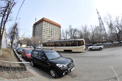 Москва.  Заброшенное здание телецентра рядом с метро Шаболовская.