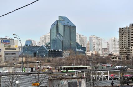 Москва.  Самый знаменитый  `недострой` города  - Бизнес- центр `Зенит` рядом с  метро Юго-Западная на проспекте Вернадского.