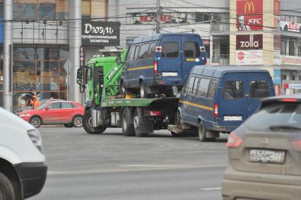 Москва. Эвакуатор на улице города.