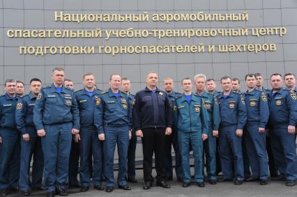 Новокузнецк. Глава МЧС Владимир Пучков стреди сотрудников Национального центра подготовки горноспасателей и шахтеров.
