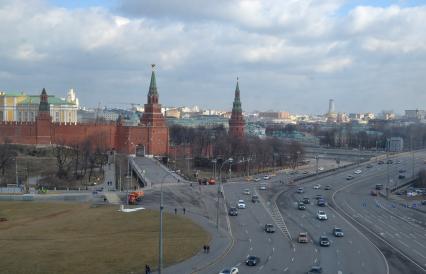 Москва. Вид на Боровицкую площадь и Кремль из окна Дома Пашкова.