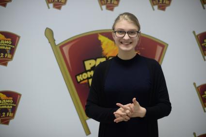 Москва. Помощник главного редактора `Эхо Москвы` Олеся Рябцева на радиостанции `Комсомольская правда`.