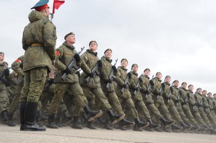 Алабино. Участники  пеших колонн парадного расчета войск  Московского гарнизона Центрального военного округа  на  репетиции военного парада, посвященного 71-й годовщине Победы в Великой Отечественной войне.