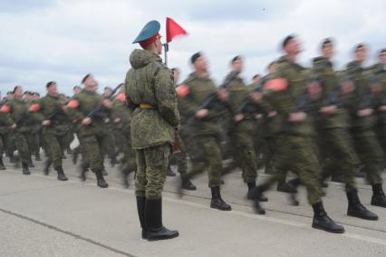 Алабино. Участники  пеших колонн парадного расчета войск  Московского гарнизона Центрального военного округа  на  репетиции военного парада, посвященного 71-й годовщине Победы в Великой Отечественной войне.