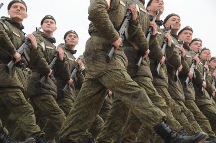 Алабино. Участники  пеших колонн парадного расчета войск  Московского гарнизона Центрального военного округа  на  репетиции военного парада, посвященного 71-й годовщине Победы в Великой Отечественной войне.