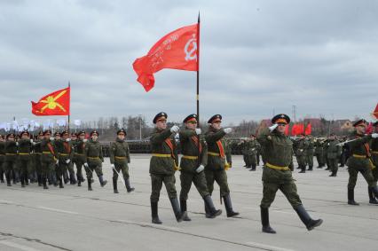 Алабино. Участники пеших колонн парадного расчета войск Московского гарнизона Центрального военного округа на репетиции военного парада, посвященного 71-й годовщине Победы в Великой Отечественной войне.