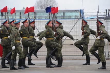 Алабино. Линейные  на  репетиции военного парада, посвященного 71-й годовщине Победы в Великой Отечественной войне.