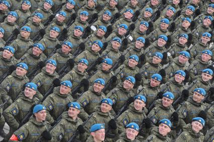 Алабино. Участники пеших колонн парадного расчета войск Московского гарнизона Центрального военного округа на репетиции военного парада, посвященного 71-й годовщине Победы в Великой Отечественной войне.