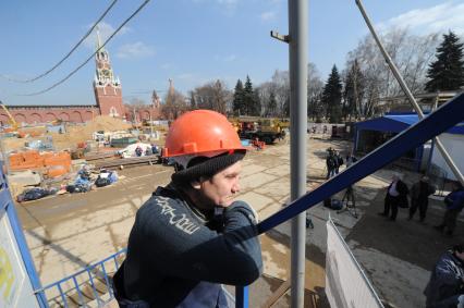 Москва. Археологические  раскопки  в Кремле на Ивановской площади на месте снесенного 14-го корпуса.