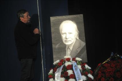 Москва. Актер Михаил Ефремов на церемонии прощания с актером Альбертом Филозовым в здании театра `Школа Современной пьесы`.