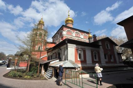 Москва.    Церковь Всех Святых на Кулишках  на Славянской площади.