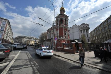 Москва.    Церковь Всех Святых на Кулишках  на Славянской площади.