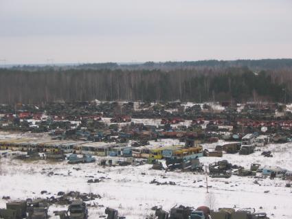 Украина. Зона отчуждения Чернобыльской АЭС.  Вид на село Рассоха - могильник  техники, подвегшейся сильному радиоактивному зарожению.