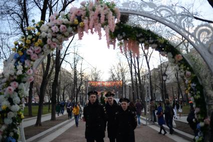 Москва. В рамках ежегодного  фестиваля `Московская весна` на  Тверском бульваре прошел парад цветов.